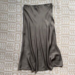 Quince Washable Silk Bias Midi Slip Skirt in Gray Size M